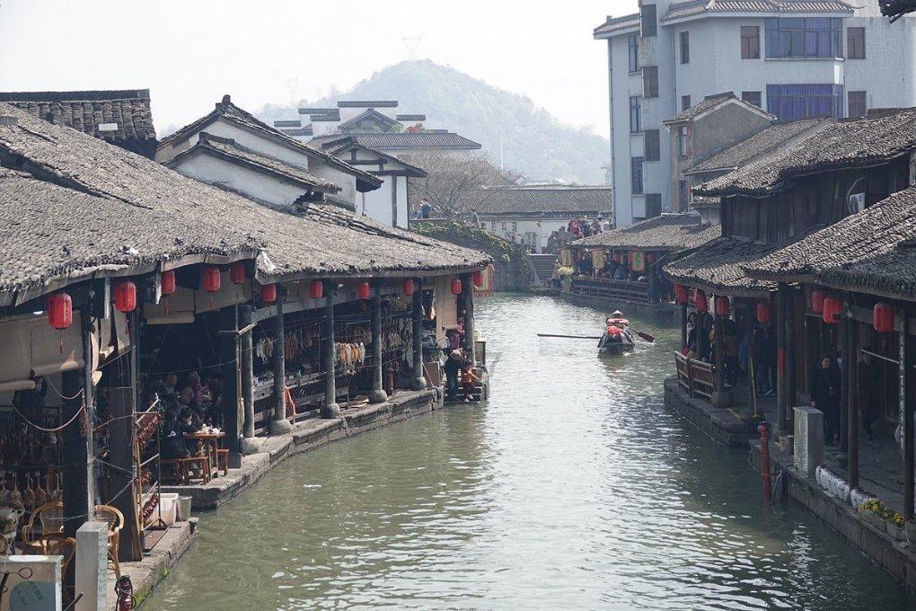 营救迷路的小男孩